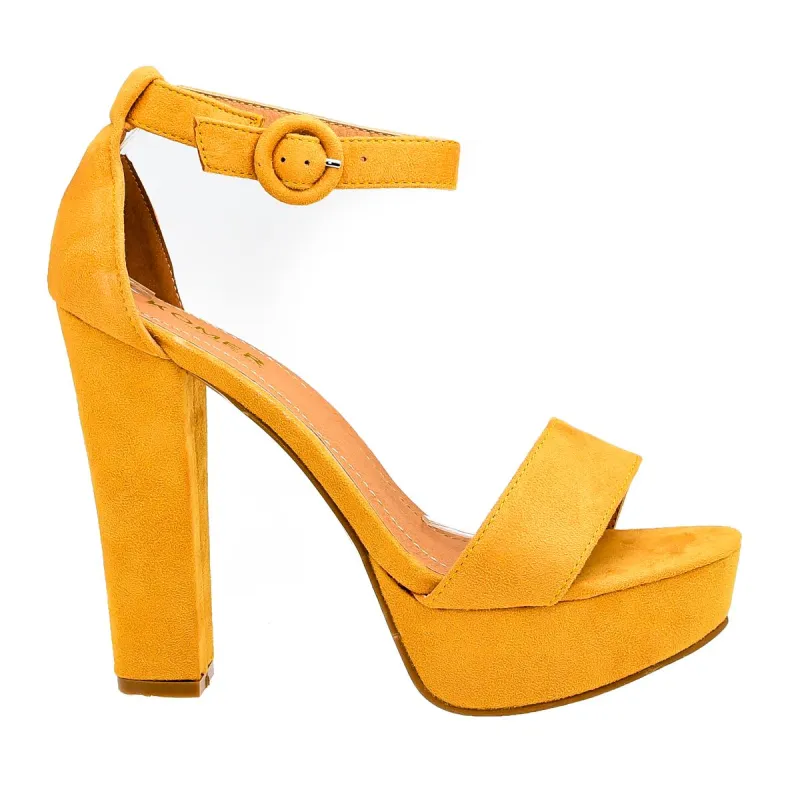 Sandały zółte na  wysokim  słupku i platformie poleca sklep z butami www.styloweobcasy.pl