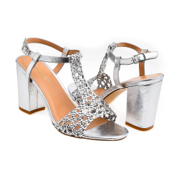 Seksowne sandały  na wesele. przyjęcie, uroczystość srebrne na słupku zdobione ażurowym paskiem poleca sklep z butami - styloweo