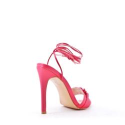 Sandały  eleganckie czerwone na wysokiej szpilce  wiązane na kostce rzemykami