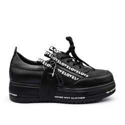 Sneakersy czarne na grubej podeszwie z napisem