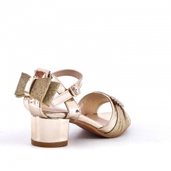 Pomysł na prezent pod choinkę dla dziewczynki - sandały lustrzane złote na obcasie dziewczynek