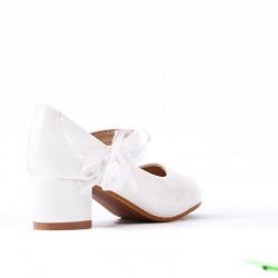 lakierki komunijne białe z koronkową kokardką eleganckie buty dla dziewczynki